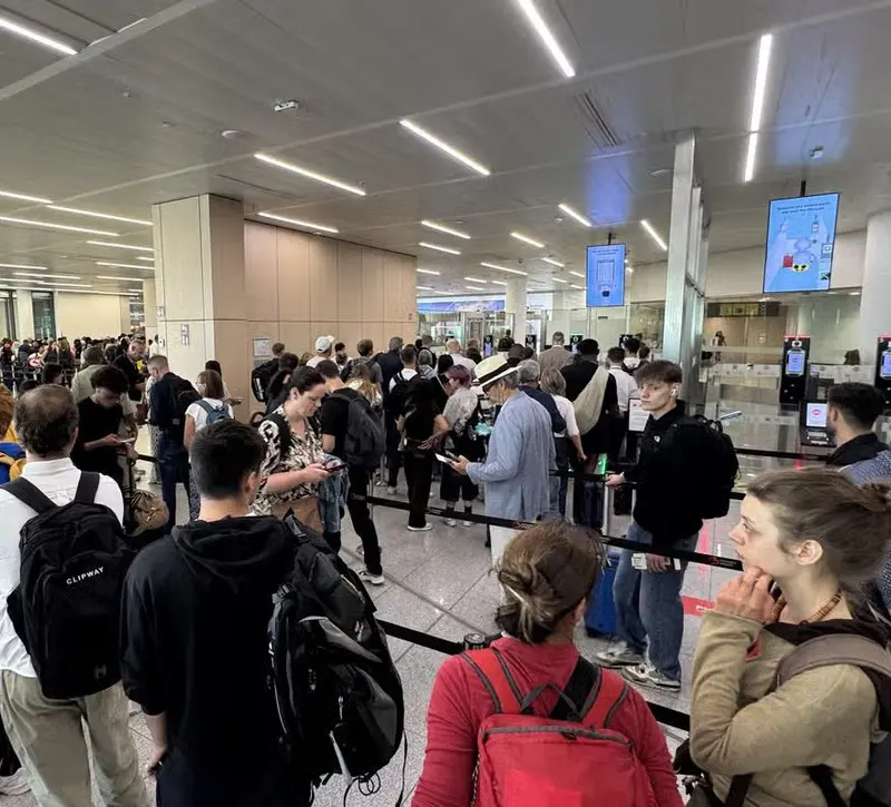 ΕΕ: Οι συνοριακοί έλεγχοι διπλασιάζουν τις ουρές στα μεγάλα αεροδρόμια