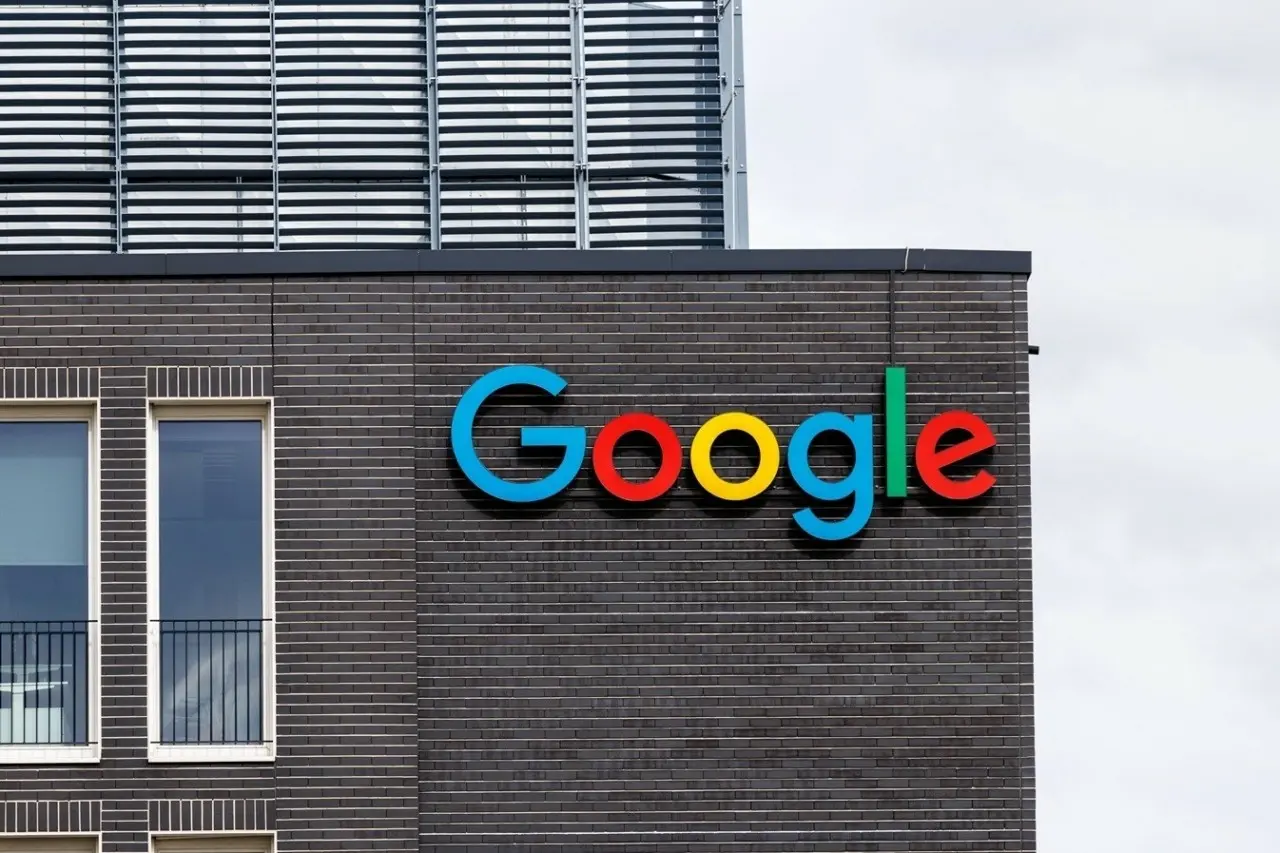 Κομισιόν: Εντείνει τις πιέσεις στη Google για ανοιχτή πρόσβαση σε Android και AI βοηθούς