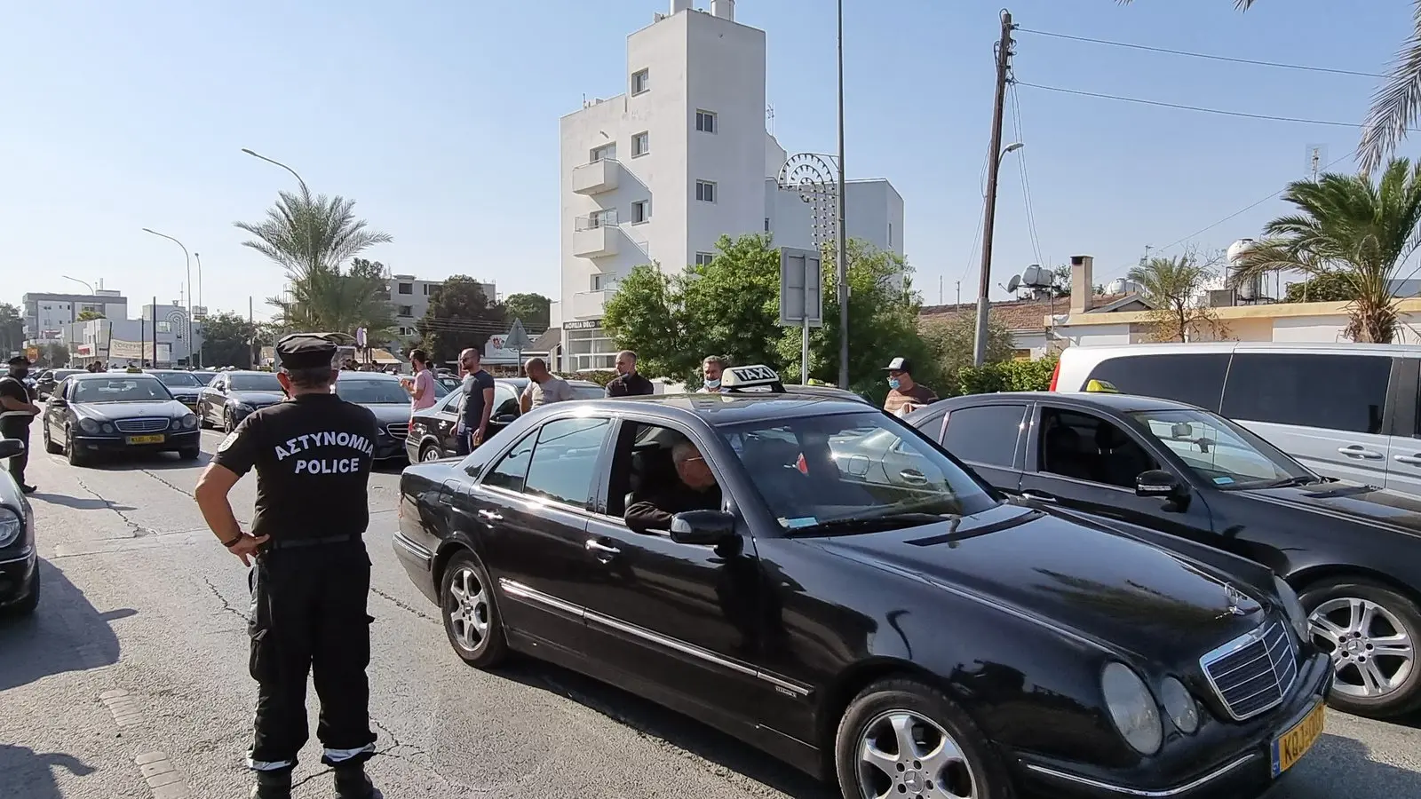 «Καρκίνωμα» για τον κλάδο των ταξί η πειρατεία - Στο παιχνίδι και οι Ισραηλίτες