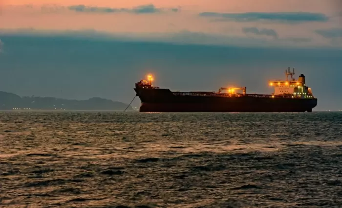 Η Ρωσία επεκτείνει τον «σκιώδη» στόλο LNG με 4 δεξαμενόπλοια για να ενισχύσει τις εξαγωγές