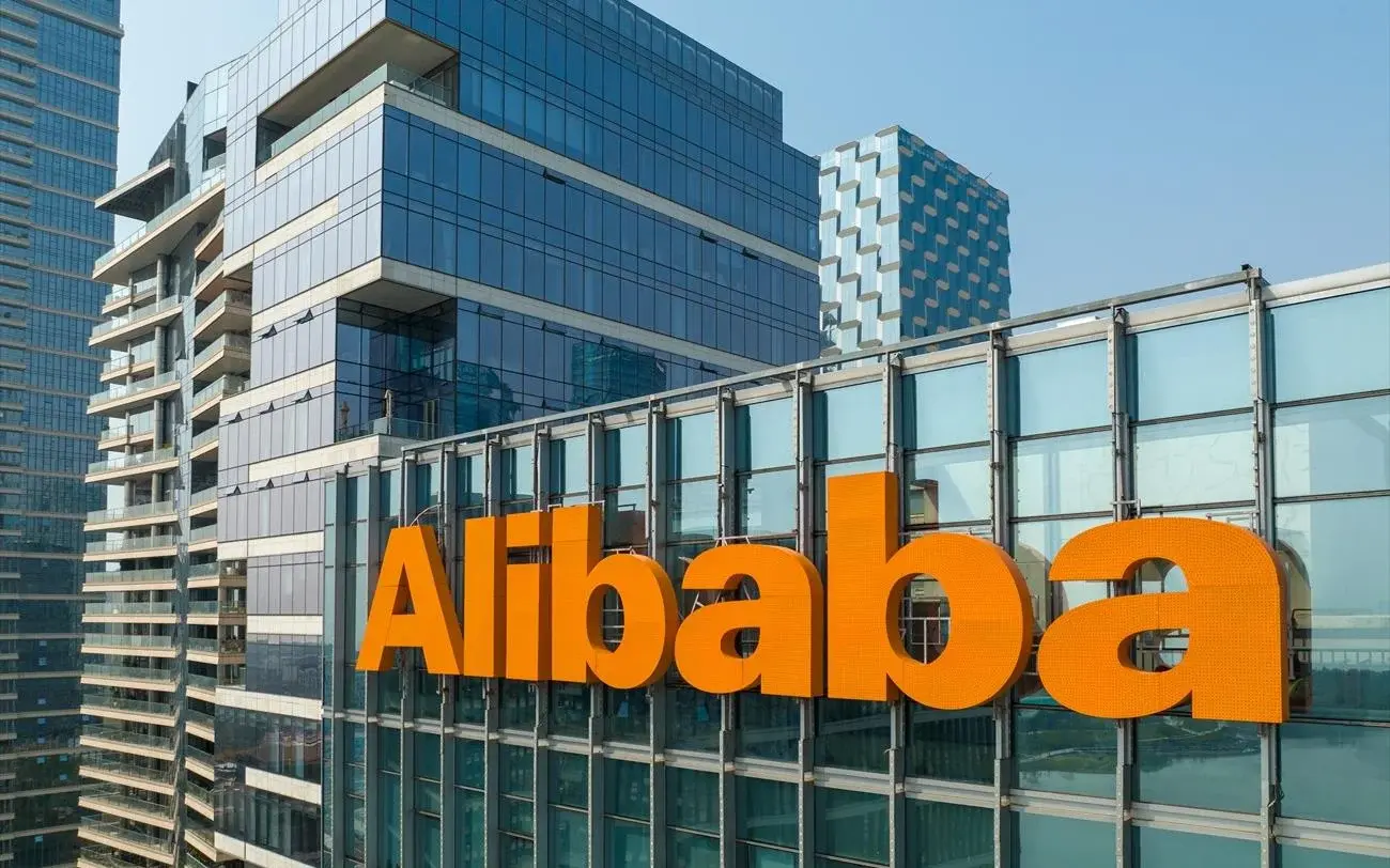 Alibaba: Άλμα 3% στη μετοχή μετά το νέο AI chip και το σχέδιο για data centers άνω των 20 GW