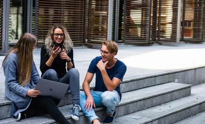Deloitte: GenZ & Millennials επιδιώκουν την πρόοδο με τους δικούς τους όρους – Ποια η εικόνα στην Ελλάδα