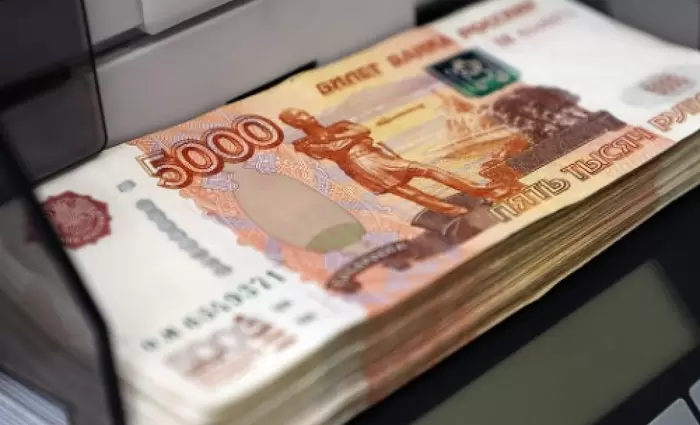 Το ισχυρό ρούβλι πιέζει τη ρωσική οικονομία