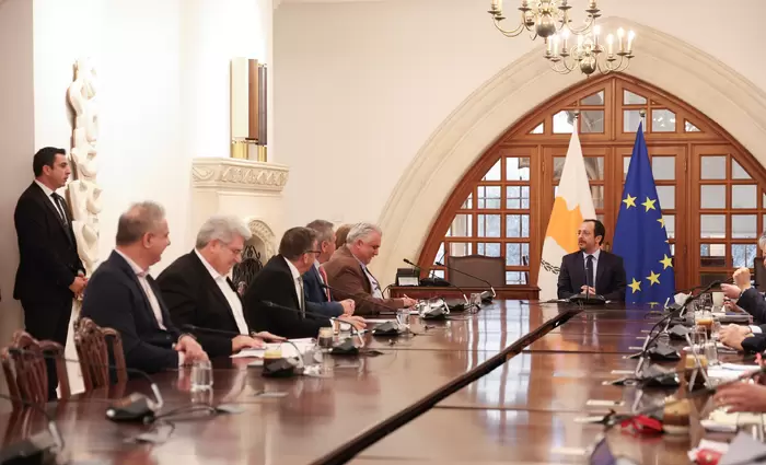 Τι προτείνουν ΣΕΚ, ΠΕΟ και ΔΕΟΚ στον ΠτΔ για συλλογικές συμβάσεις – Απέστειλαν κοινή επιστολή