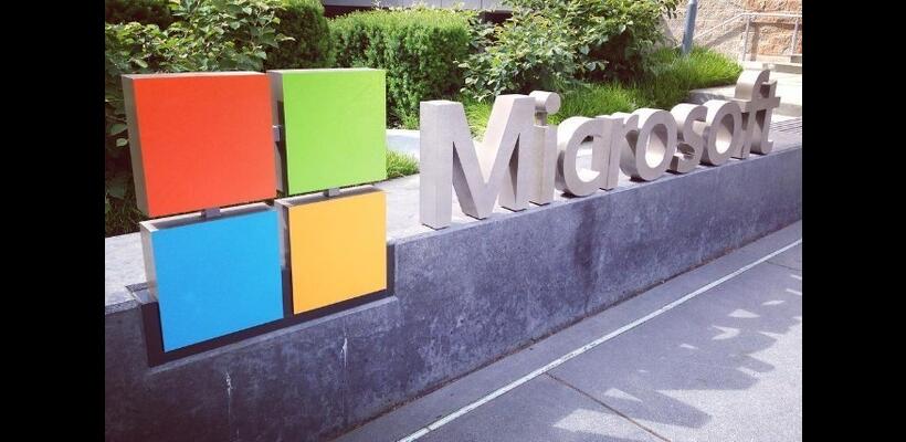 Microsoft: Ισχυρά αποτελέσματα, αλλά πτώση της μετοχής με αγκάθι τις κεφαλαιουχικές δαπάνες