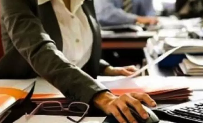 Κενές θέσεις στο Δημόσιο με μισθούς από €15.000 έως €76.741