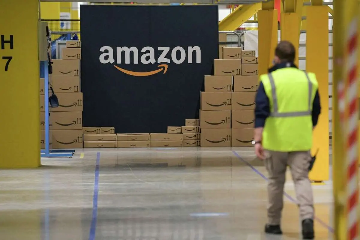 Amazon: Ποια υπηρεσία «ανασύρει από το χρονοντούλαπο» της προ πανδημίας εποχής