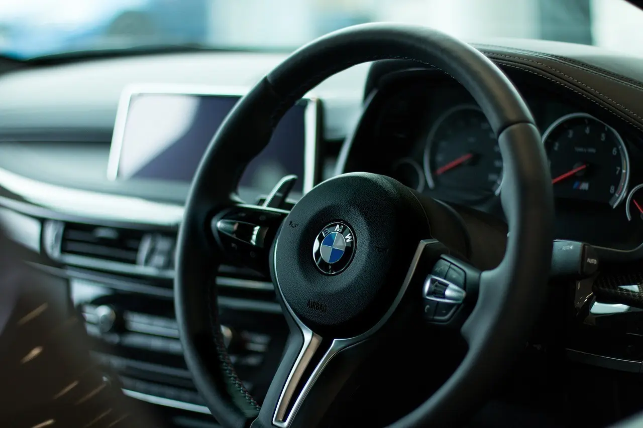 BMW: Βουτιά κατά 84% στα κέρδη το γ’ τρίμηνο - Πώς επηρεάζει ο Τραμπ