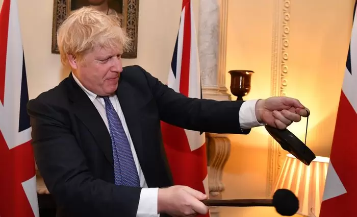 ΗΒ: Έρχονται αυστηρά μέτρα κατά του κορωνοϊού