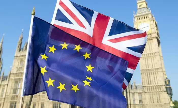 «Αδειάζει» επικίνδυνα η κλεψύδρα για το Brexit