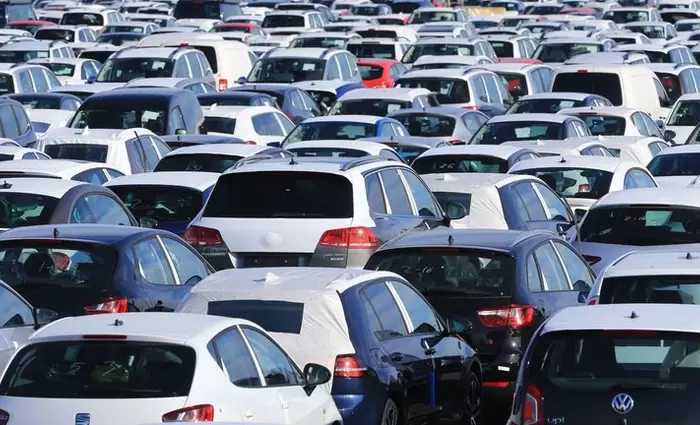 Βυθίζονται οι πωλήσεις αυτοκινήτων στην Βρετανία