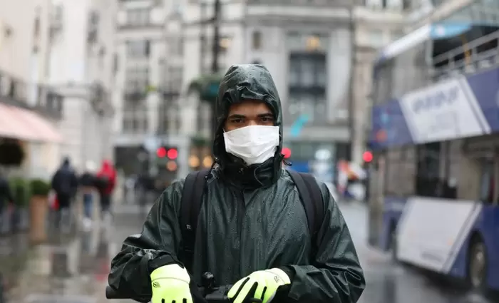 Πόσο μακριά απέχει η Βρετανία από μια πλήρη καραντίνα;