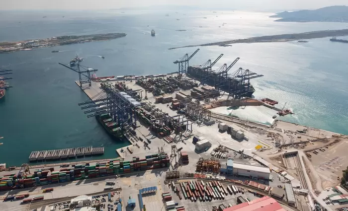 Άνοιξε ο δρόμος για την επέκταση του λιμανιού του Πειραιά