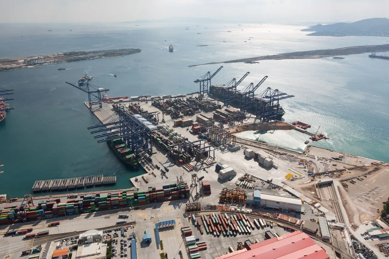 Άνοιξε ο δρόμος για την επέκταση του λιμανιού του Πειραιά