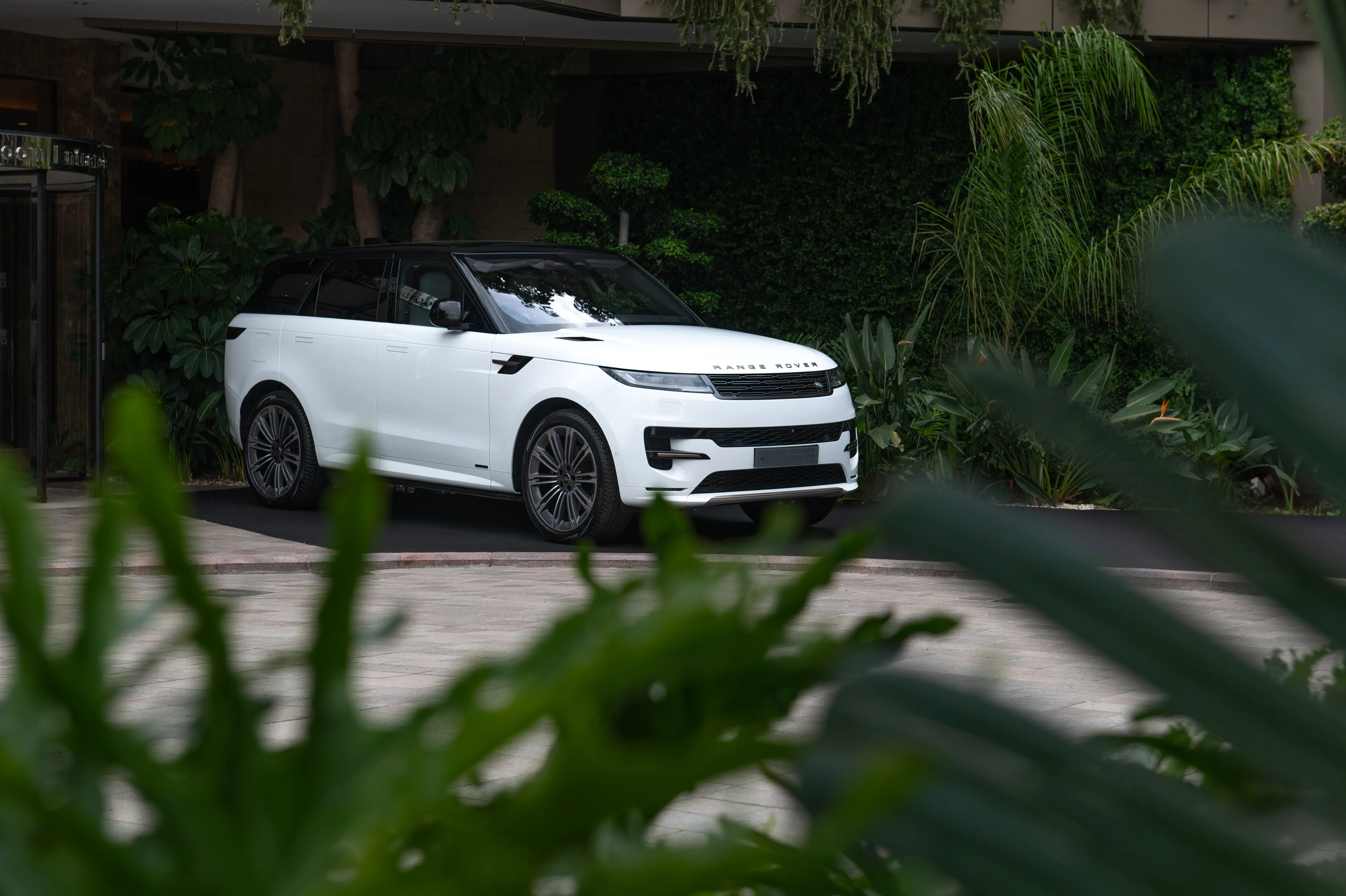Στροφή οδηγών στο plug-in hybrid - Πρεμιέρα για το νέο Range Rover Sport 