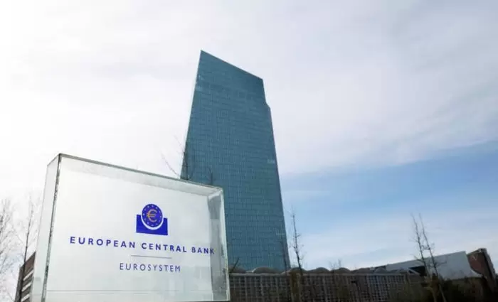 Δημοσκόπηση Bloomberg: Πότε θα σταματήσει τις μειώσεις επιτοκίων η ΕΚΤ (γραφήματα)