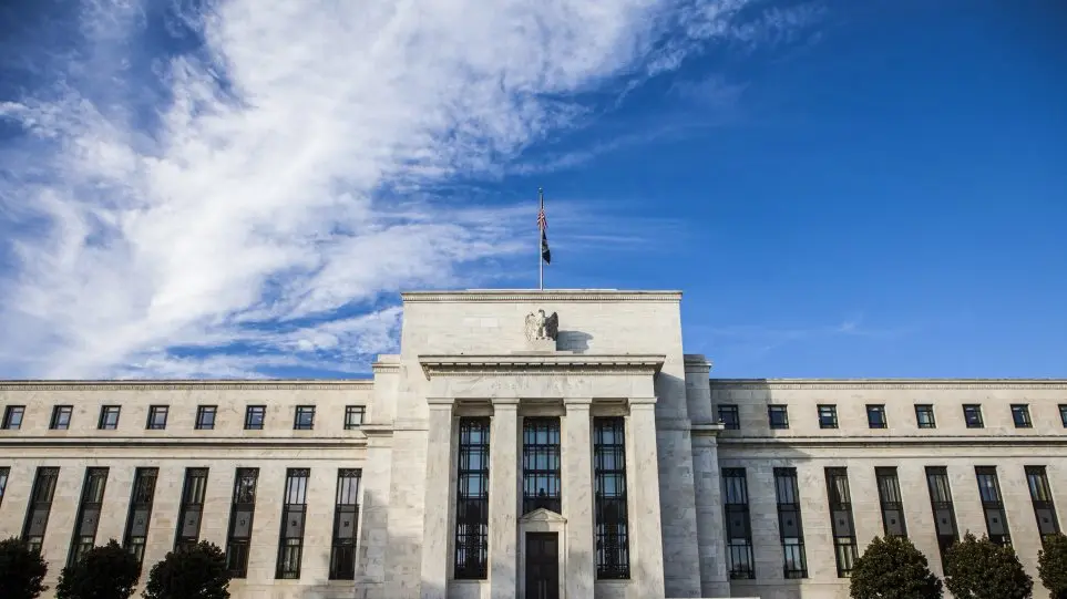 Αμετάβλητα διατήρησε τα επιτόκια η Fed