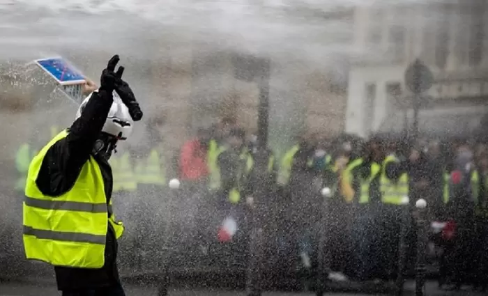 Παρίσι: Συγκρούσεις αστυνομικών με κίτρινα γιλέκα  