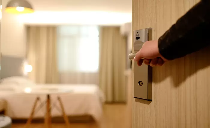 ΗΠΑ: 10.000 ξενοδοχοϋπάλληλοι συνεχίζουν την απεργία – Τι ζητούν