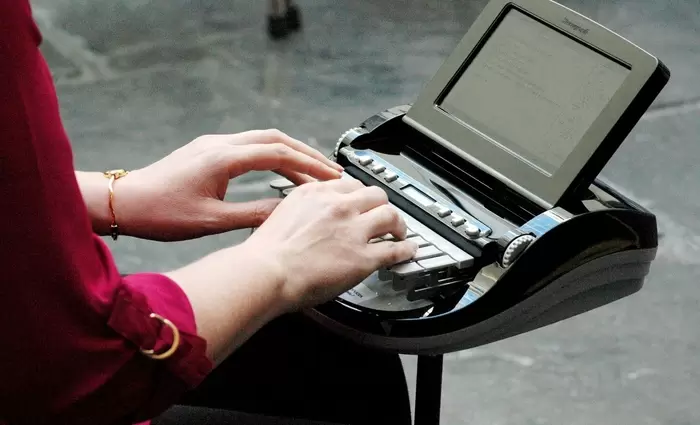 Βουλή: Ζητεί στενογράφους με μισθό μέχρι €2,787