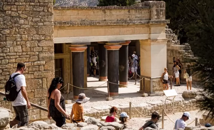 Διψήφια αύξηση και ιστορικό υψηλό για τον ελληνικό τουρισμό το 2024