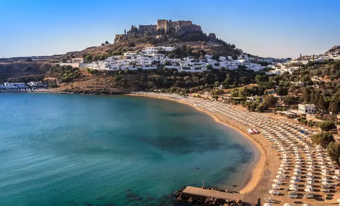 Ποιοι επιλέγουν για διακοπές τη Ρόδο;