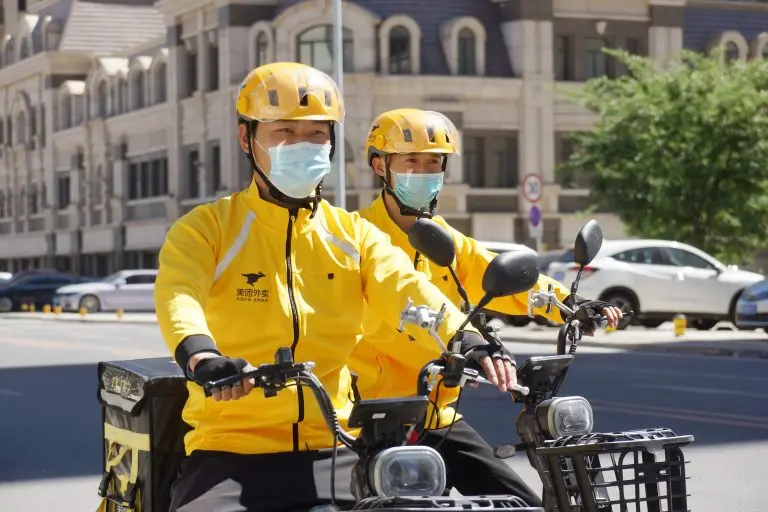 Οι Κινέζοι κόβουν το delivery - Βουτιά στη μετοχή του βασιλιά του κλάδου
