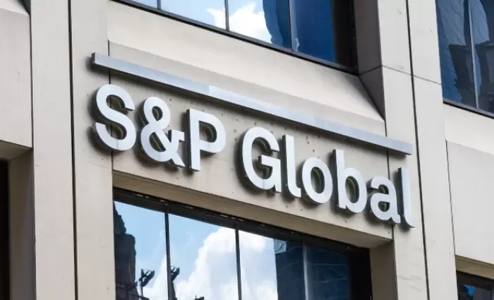 Ο S&P αναβάθμισε σε θετικές τις προοπτικές της Ελλάδας