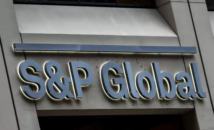 S&P: Προαναγγέλει την επενδυτική βαθμίδα για την Ελλάδα