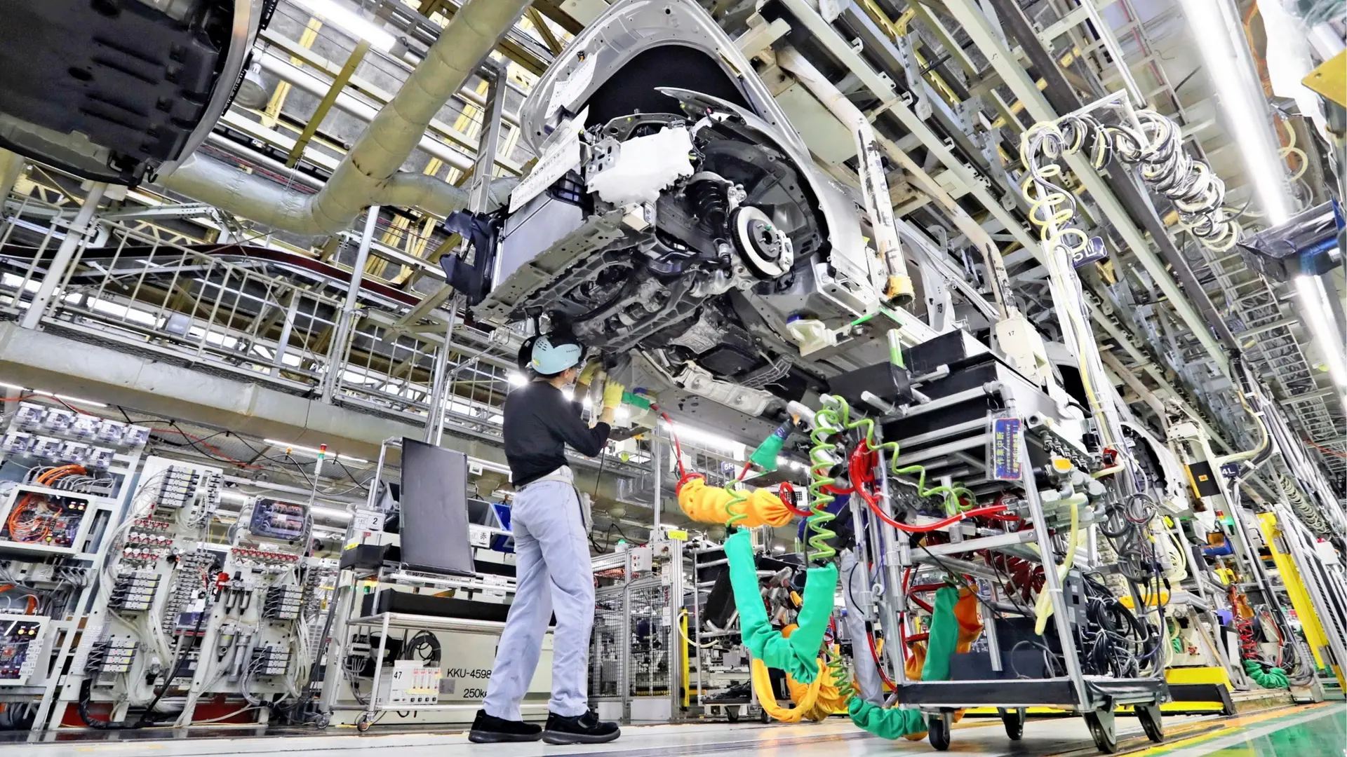 Εκτός λειτουργίας 12 από τα 14 εργοστάσια της Toyota