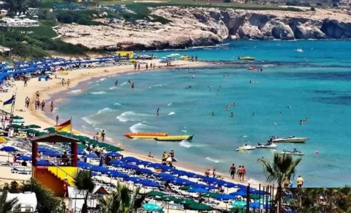 Τουρισμός: Κλειδώνει το διπλό ρεκόρ - Στα €3 δισ. τα έσοδα το 10μηνο