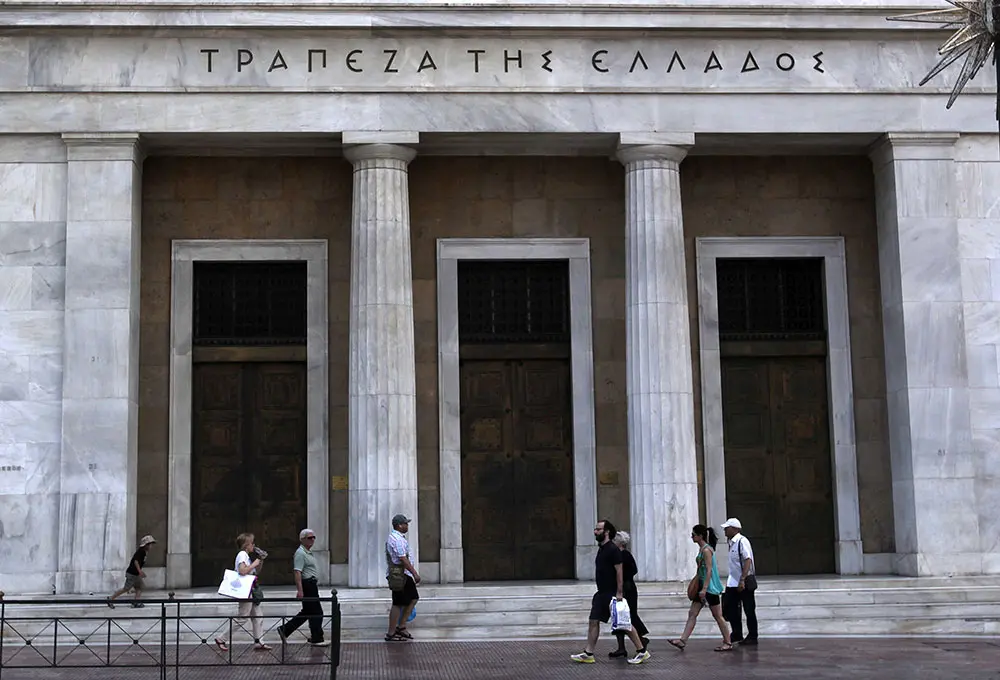 Handelsblatt: Οι ελληνικές τράπεζες σχεδιάζουν ταχύτερη απομείωση των ΜΕΔ