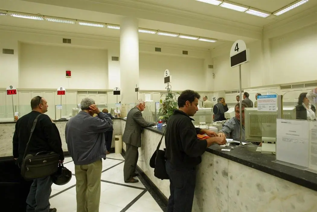 Ευρωβαρόμετρο: Οι Κύπριοι δεν εμπιστεύονται τους τραπεζικούς υπαλλήλους για συμβουλές