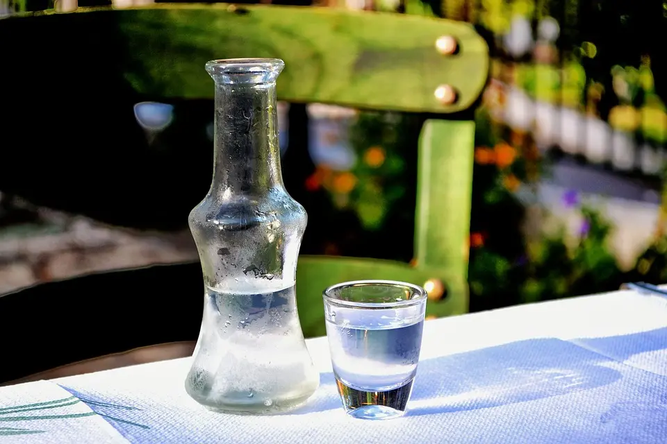 Ελλάδα: Ακριβαίνει κατά €4-5 η ρακή - Τι ρόλο παίζει η ΕΕ