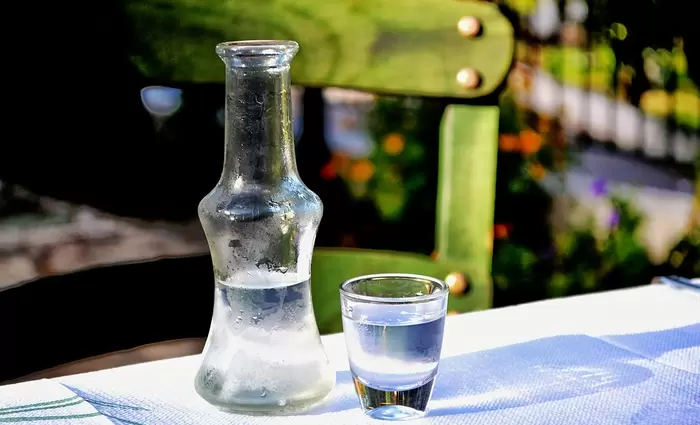 Ελλάδα: Ακριβαίνει κατά €4-5 η ρακή - Τι ρόλο παίζει η ΕΕ