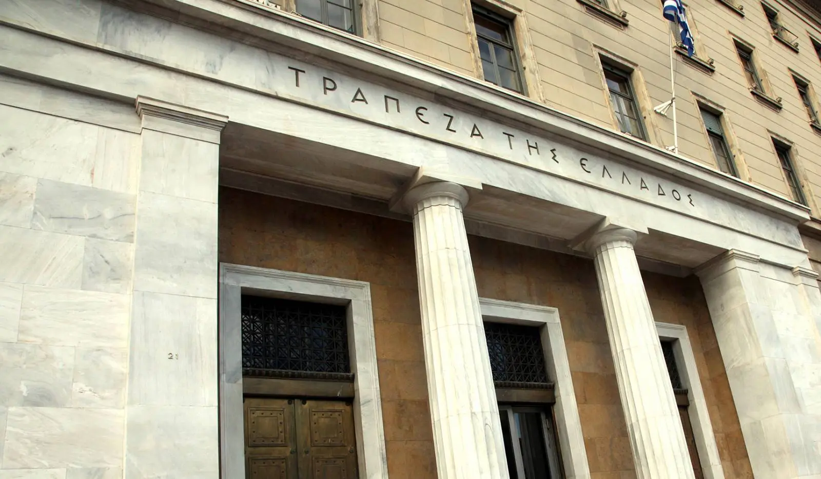 Ελλάδα: Επιταχύνει η ανάπτυξη - Ανησυχία για κόκκινα δάνεια