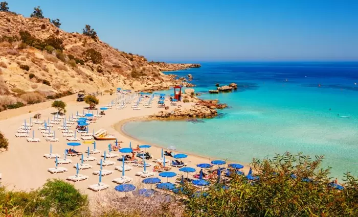 Χορηγίες 500 χιλ. ευρώ για φρεσκάρισμα παραλιών –  Δικαιούχοι δήμοι και κοινότητες