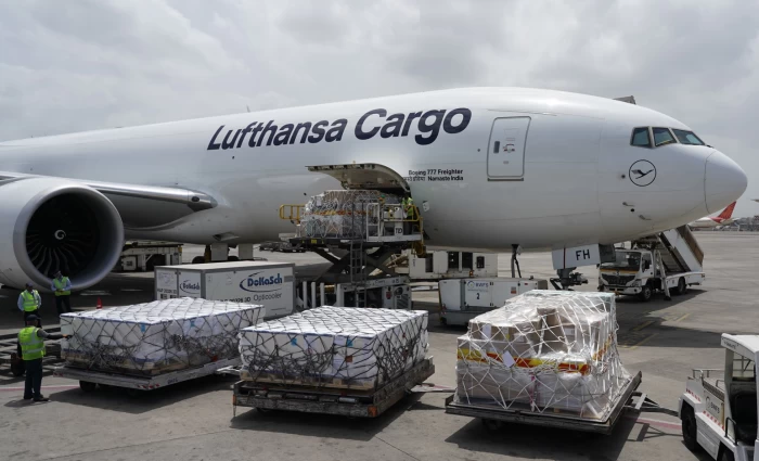 Lufthansa Cargo: Eντείνεται ο ανταγωνισμός εν όψει του δασμού για το «3ευρω» της Ε.Ε.