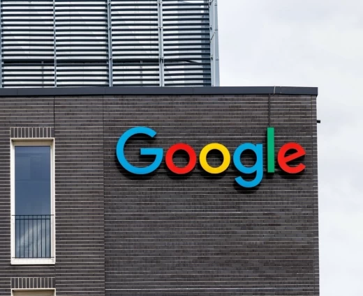 Κομισιόν: Εντείνει τις πιέσεις στη Google για ανοιχτή πρόσβαση σε Android και AI βοηθούς