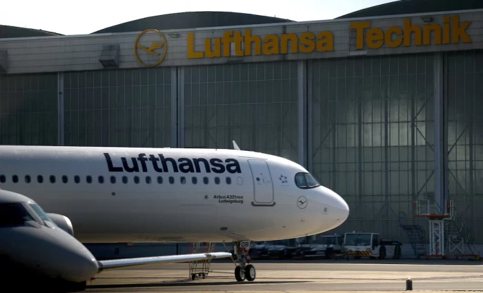 Lufthansa: Υποβαθμίζει τις προβλέψεις για το 2026 – Πλήγμα από τα καύσιμα και τις απεργίες