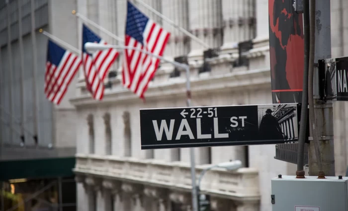 Νέο κύμα αβεβαιότητας στη Wall Street: Διπλό χτύπημα από AI και πετρέλαιο ενόψει Fed