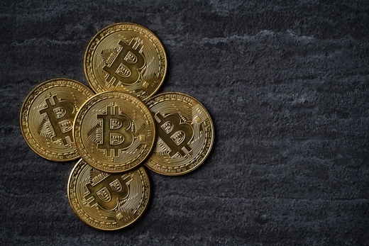 Τα assets της «παλιάς οικονομίας» κλέβουν τη λάμψη του Bitcoin: Γιατί δεν ξεπερνά τα $75.000