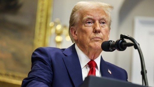 Tραμπ: Έχω «απόλυτο δικαίωμα» να επαναφέρω σε ισχύ τους τελωνειακούς δασμούς