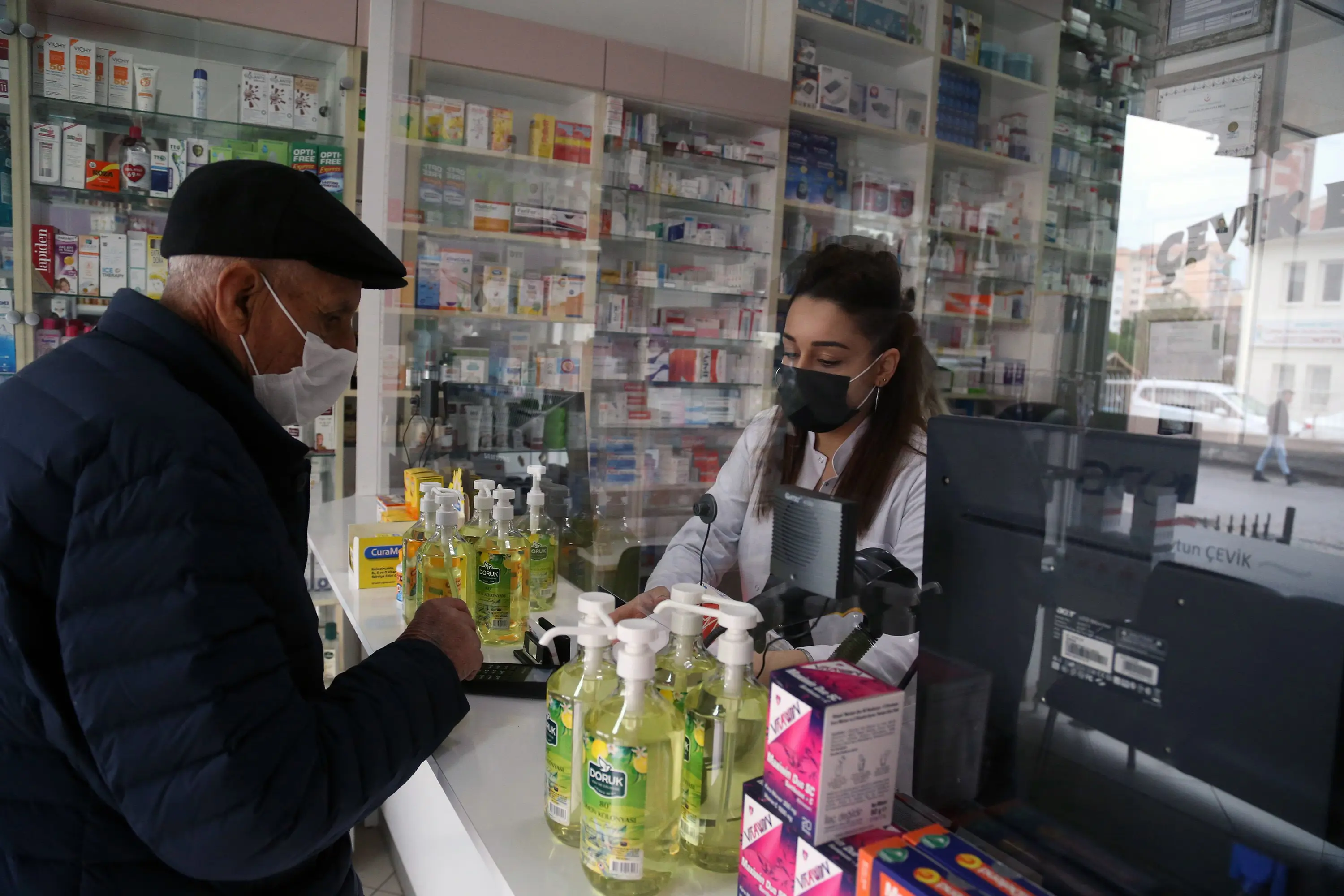 Χωρίς πρόσβαση σε φάρμακα οι Τούρκοι λόγω υποτίμησης της τουρκικής λίρας