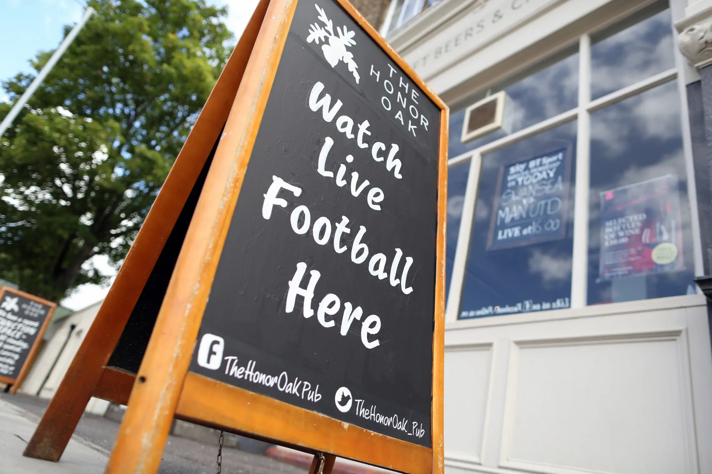 Πολυέξοδοι οι Βρετανοί λόγω Μουντιάλ