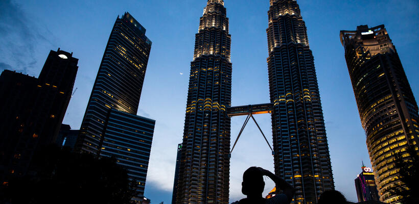 Η Μαλαισία εξετάζει φορολογία στα έσοδα από τα κέρδη 