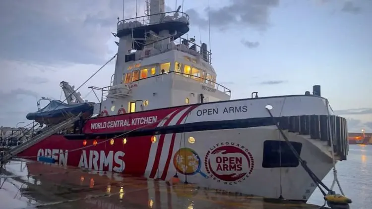 Open Arms: Επέστρεψε και αγκυροβόλησε στο λιμάνι Λάρνακας