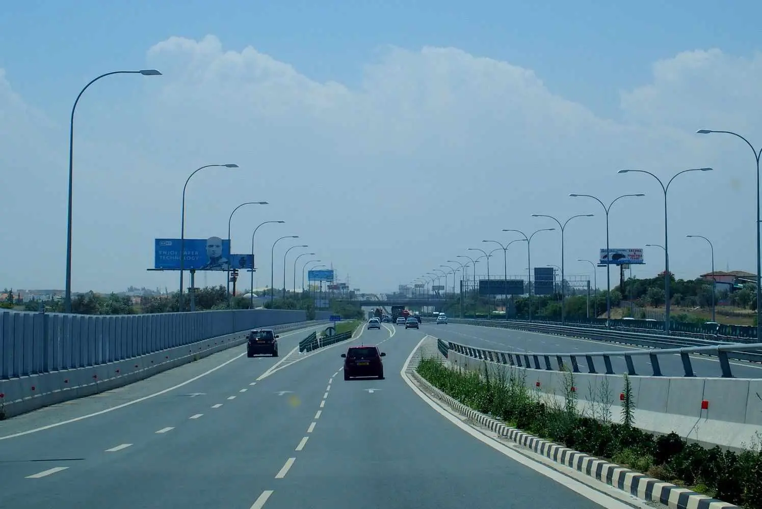 Ενέκριναν δημιουργία σταθμών επαναφόρτισης στους αυτοκινητόδρομους