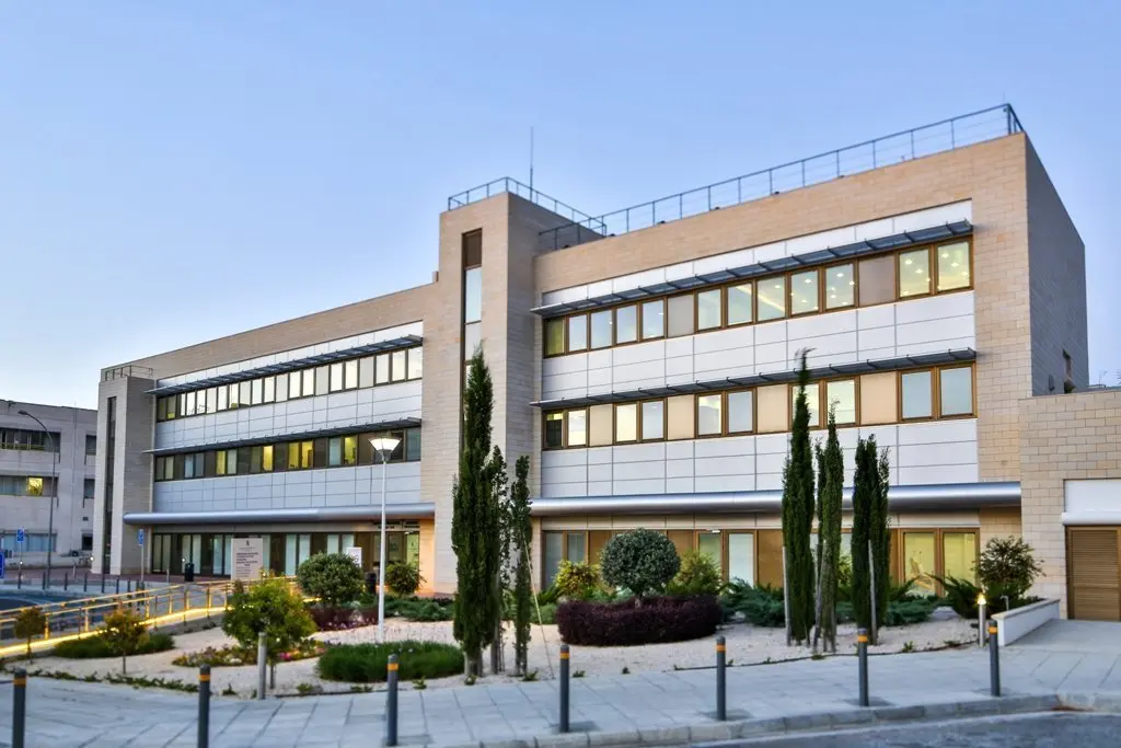 €9,5 εκ. στο Ογκολογικό από το Ταμείο Συντάξεως πρώην Chartered Bank