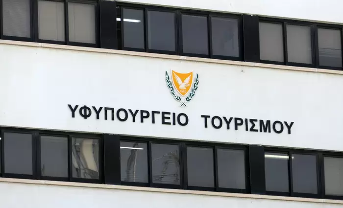 Ένσταση στην ΕΔΥ με προεκτάσεις για διαθεσιμότητα γ.δ. του Υφυπουργείου Τουρισμού